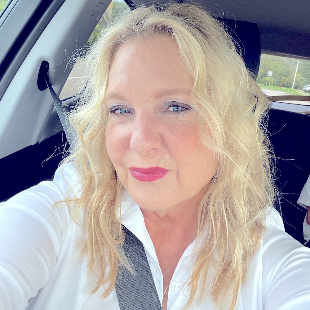 Meet your Posher, Denise